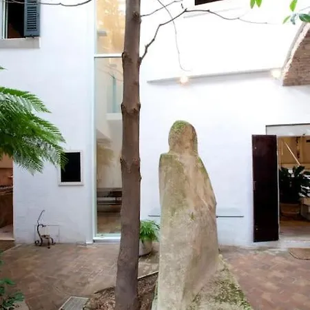 Beautiful Medieval House W Pool In Center