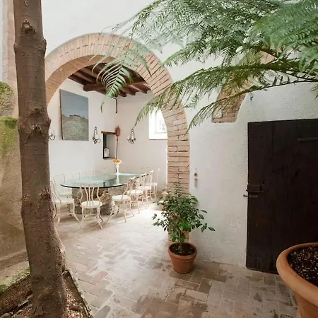 Beautiful Medieval House W Pool In Center *